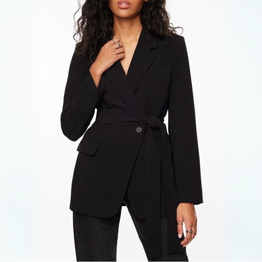 NWT Dynamite Leia Belted Blazer